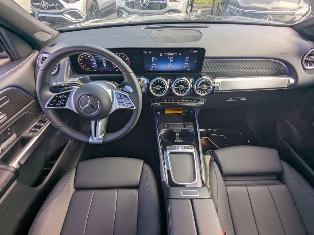 Used 2024 Mercedes-Benz GLB 250 4MATIC image 2