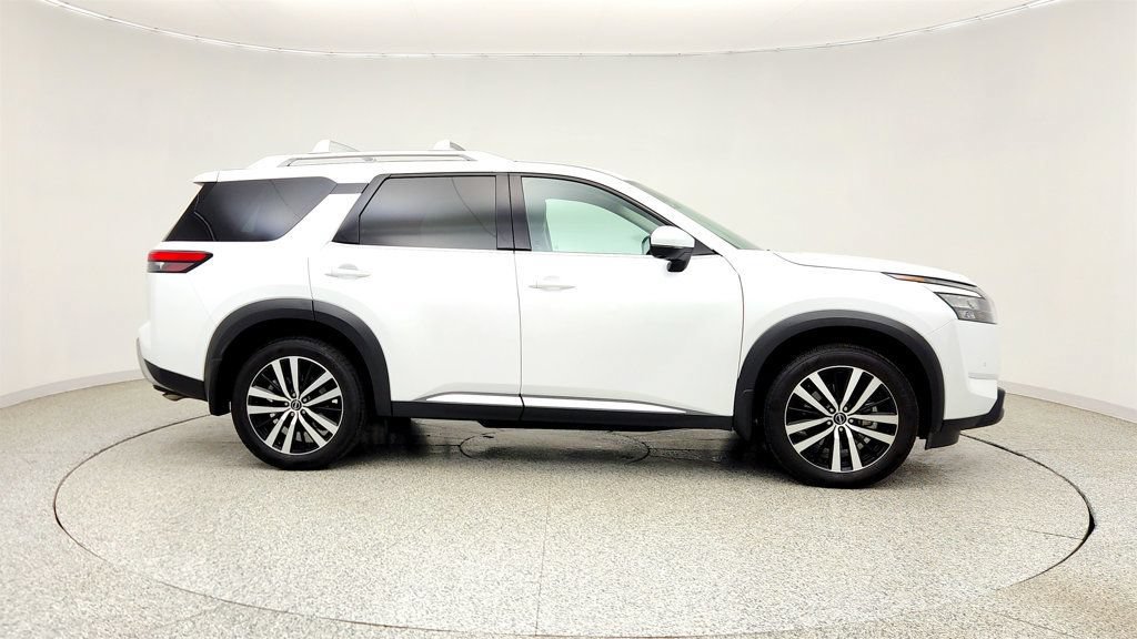 Used 2025 Nissan Pathfinder Platinum w/ Cargo Package AWD/4WD image 4