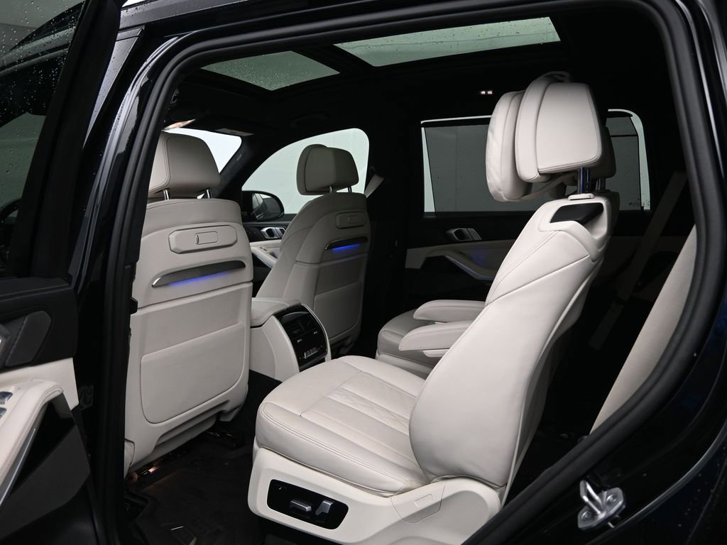 Used 2025 BMW X7 M60i image 31