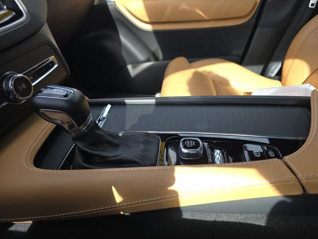 Used 2021 Volvo XC90 T6 Inscription w/ Advanced Package image 38