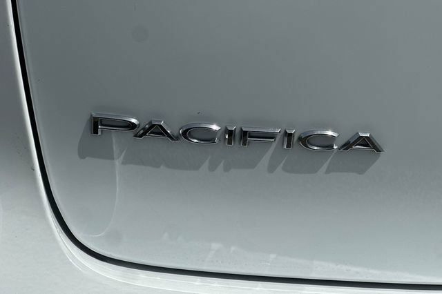 Used 2023 Chrysler Pacifica Touring-L FWD image 31
