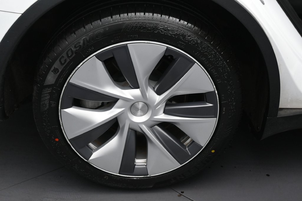 Used 2023 Tesla Model Y Long Range AWD/4WD image 11