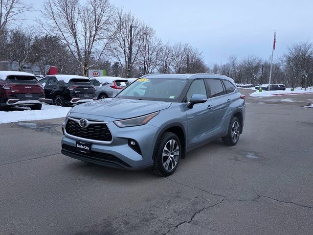 Used 2023 Toyota Highlander XLE image 4