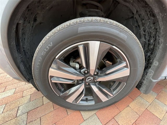 Used 2023 Nissan Rogue SL w/ SL Premium Package image 5