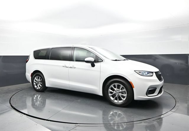 Used 2023 Chrysler Pacifica Touring-L AWD/4WD video 1