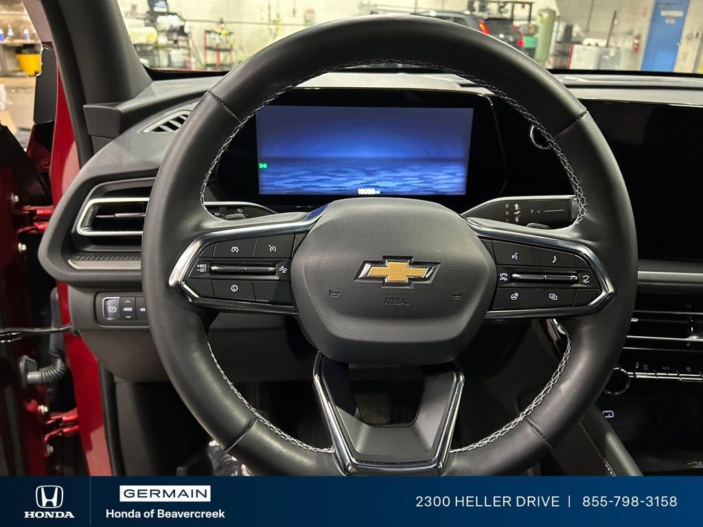 Used 2025 Chevrolet Traverse LT w/ Driver Confidence Package AWD/4WD image 16