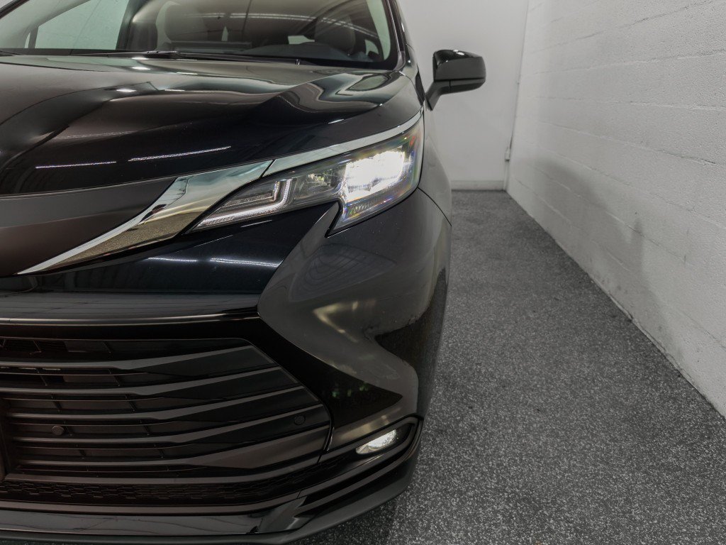 Used 2025 Toyota Sienna XLE AWD/4WD image 5