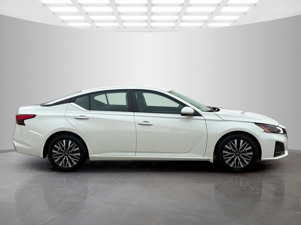 Used 2023 Nissan Altima 2.5 SV FWD image 5