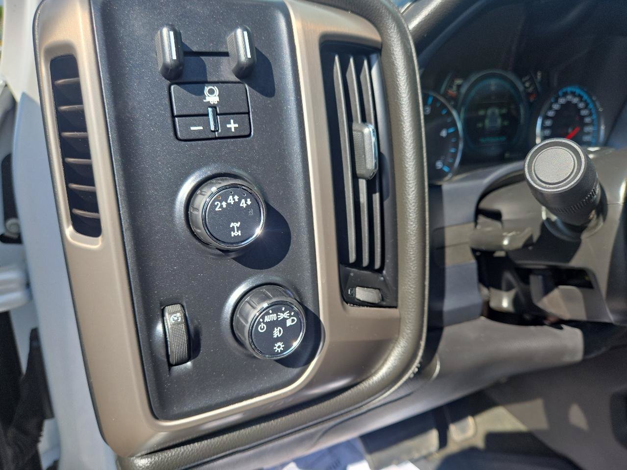 Used 2018 GMC Sierra 2500 Denali w/ Duramax Plus Package AWD/4WD image 11