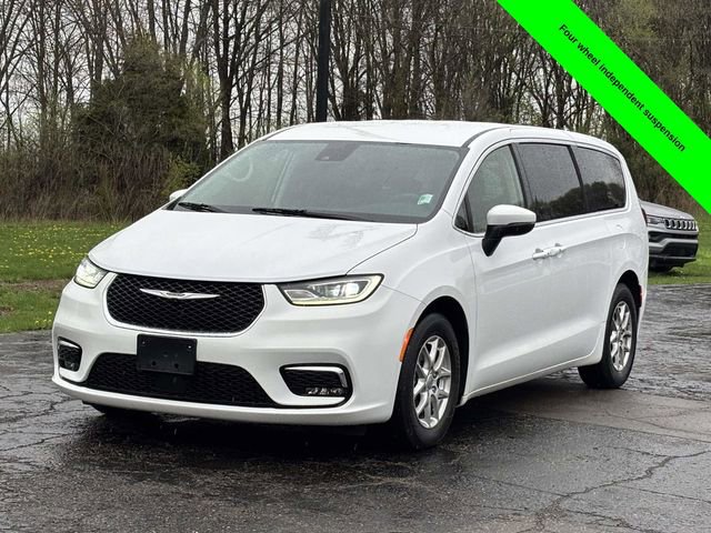 Used 2023 Chrysler Pacifica Touring-L image 32