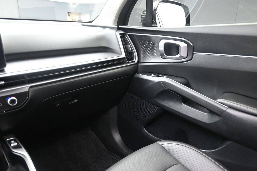 Used 2025 Kia Sorento S w/ Panoramic Sunroof Package FWD image 24