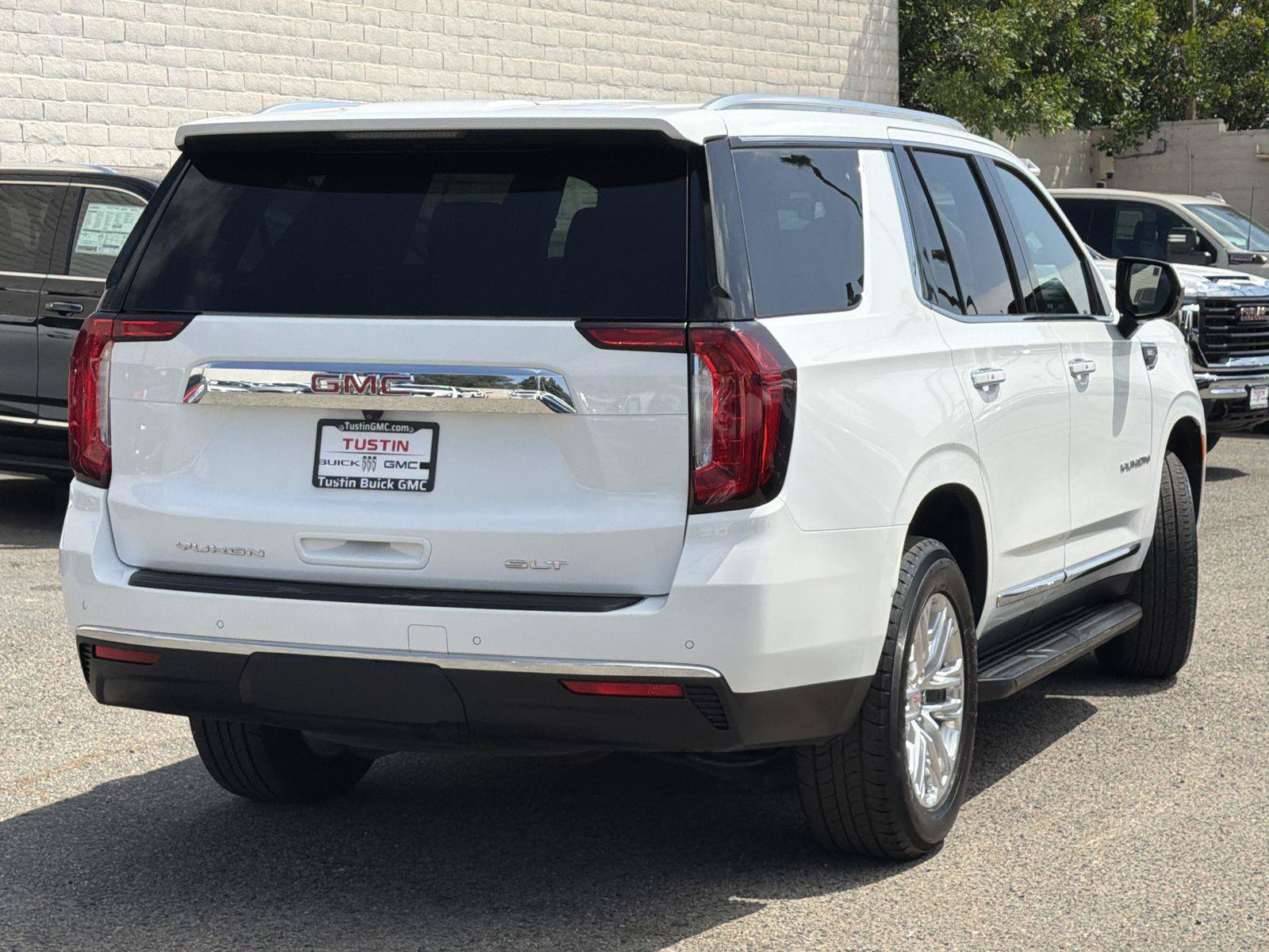 Used 2024 GMC Yukon SLT RWD image 4