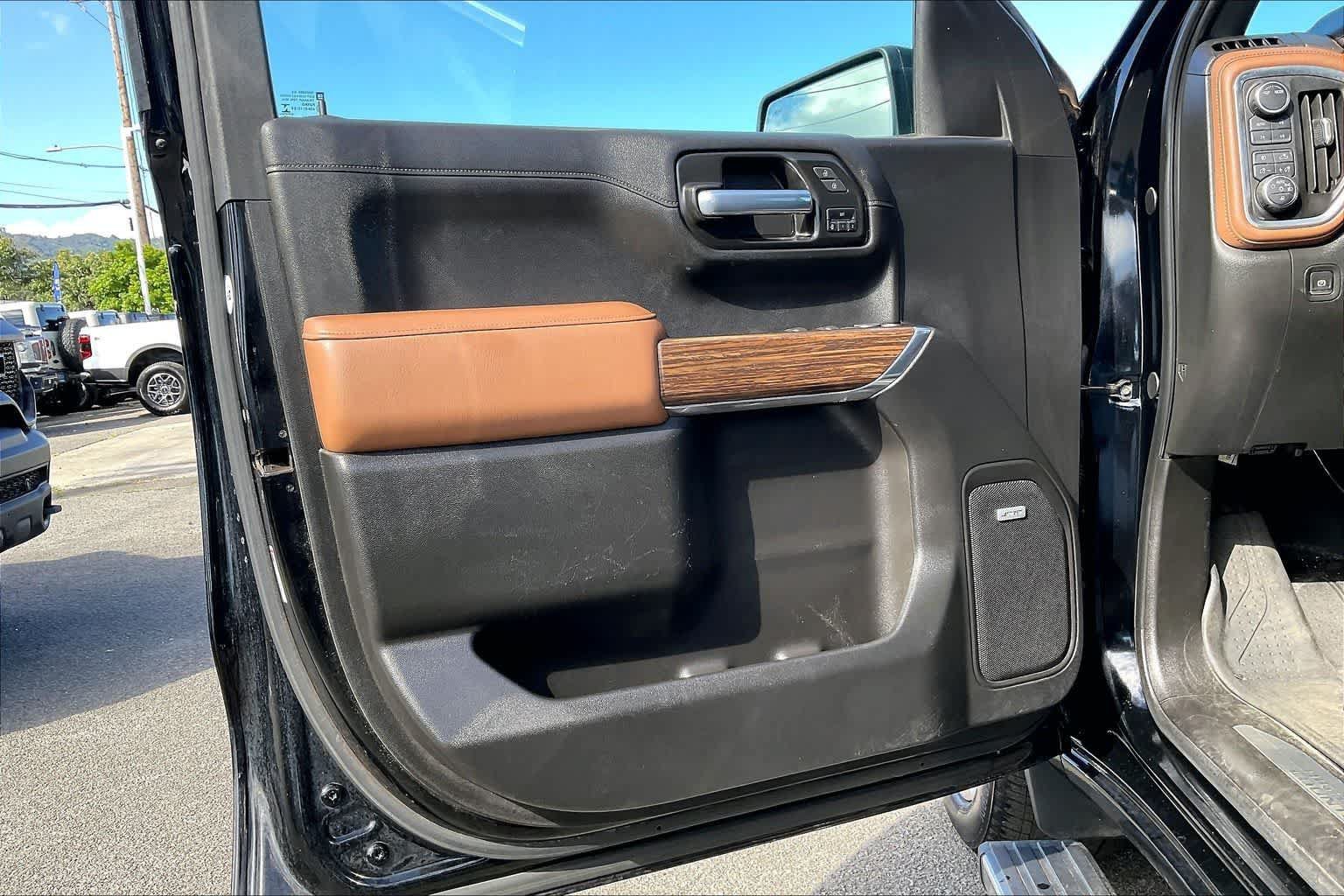 Used 2020 Chevrolet Silverado 1500 High Country w/ Technology Package AWD/4WD image 27