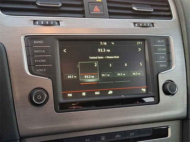 Used 2016 Volkswagen Golf S image 18