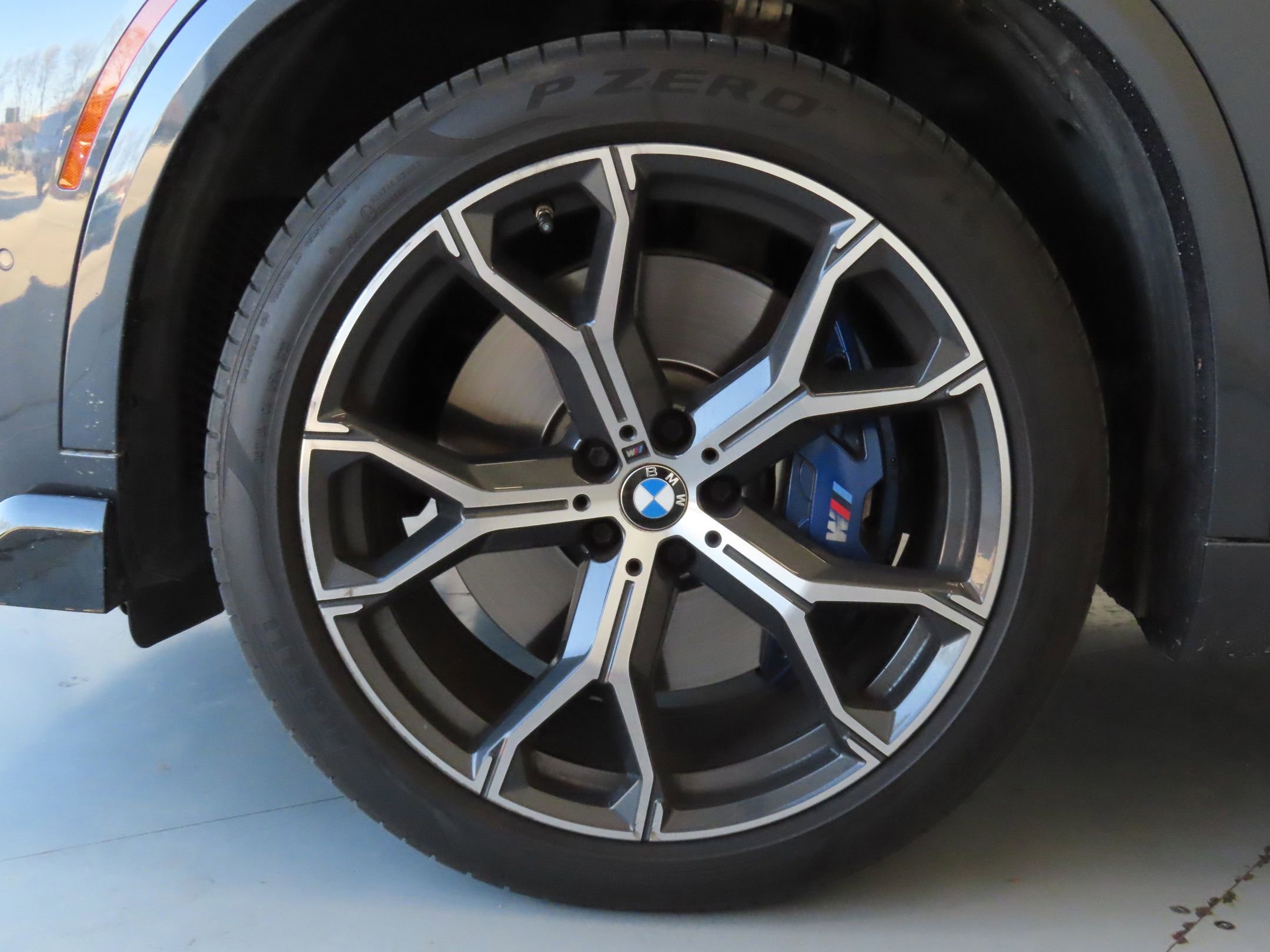 Used 2021 BMW X5 M50i w/ Executive Package image 31