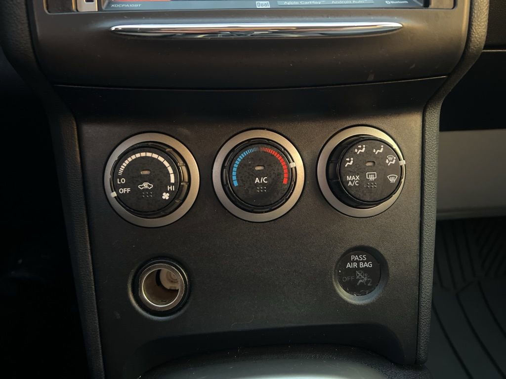 Used 2013 Nissan Rogue SV image 19