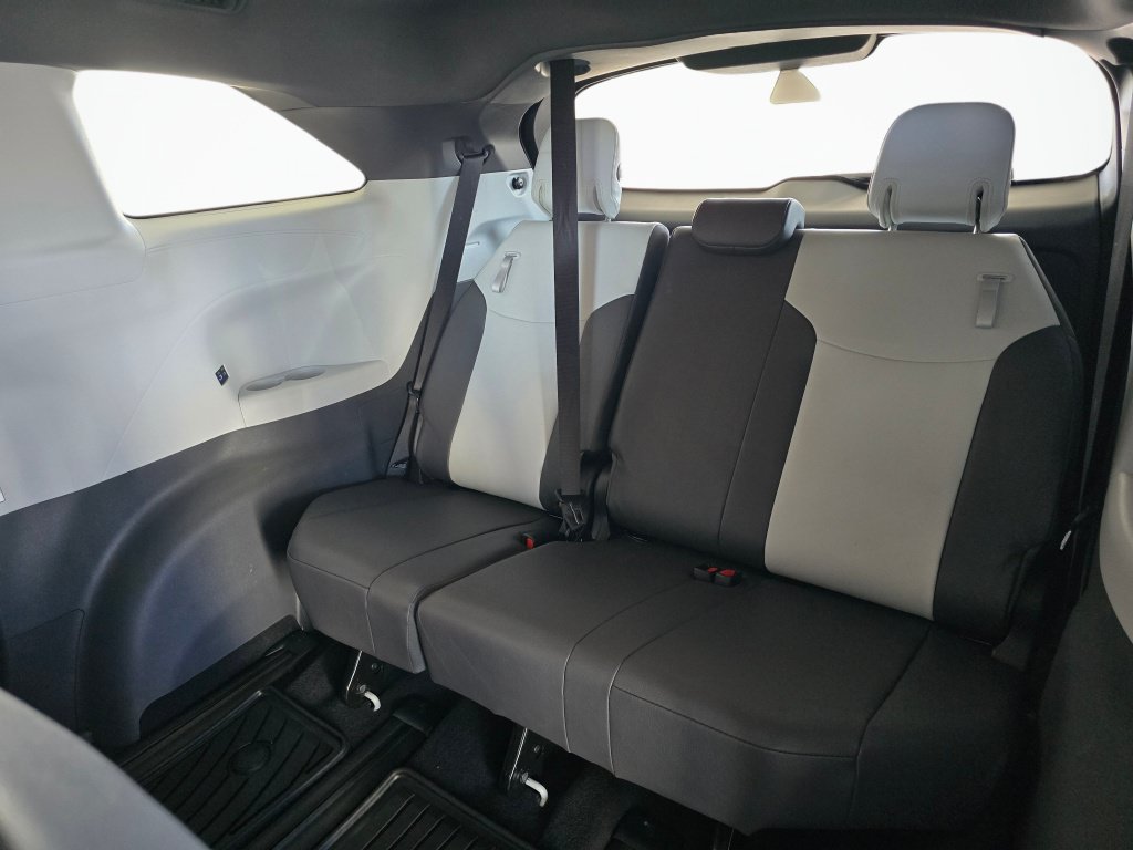 Used 2024 Toyota Sienna XSE AWD/4WD image 36
