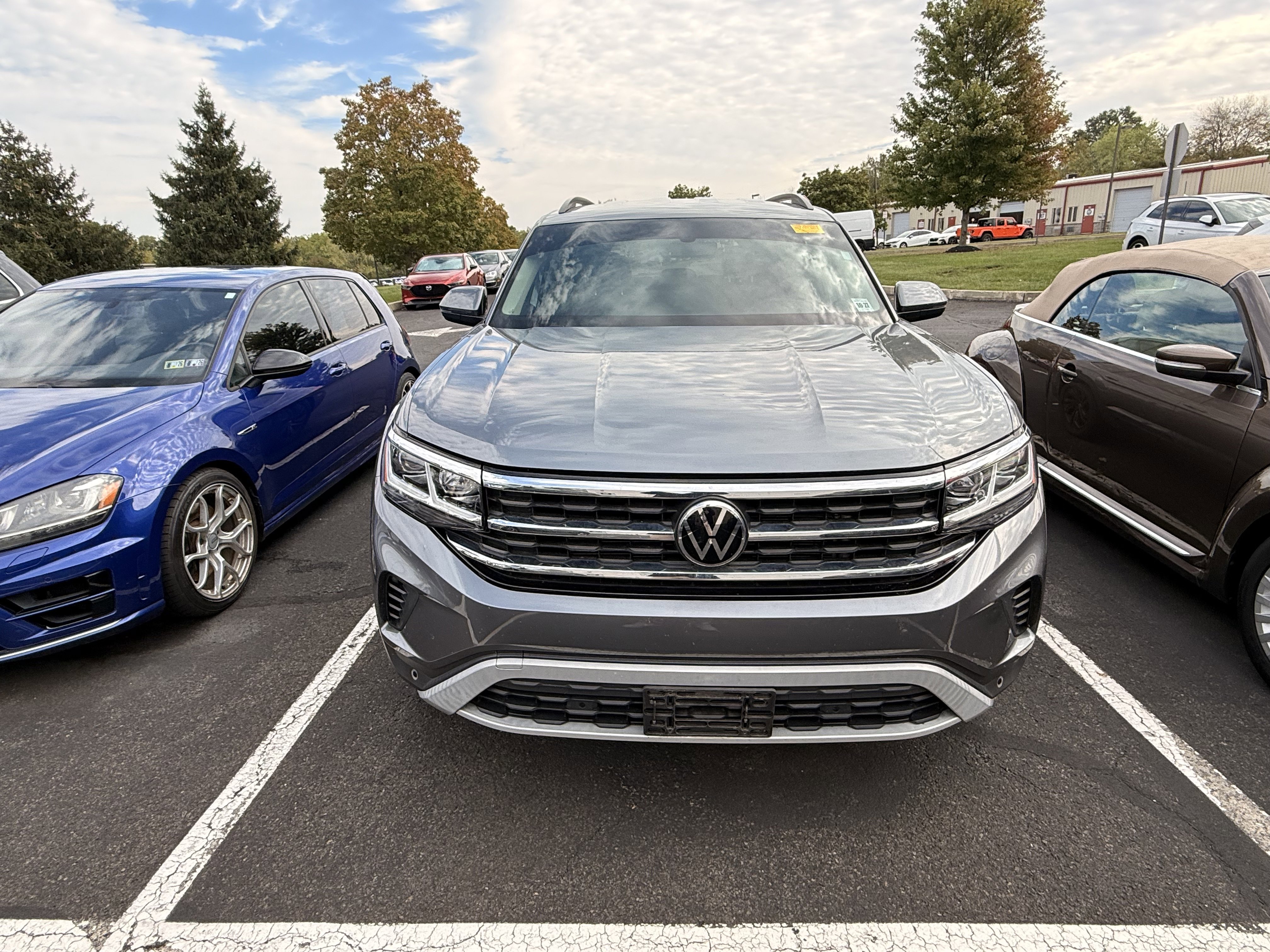 Used 2022 Volkswagen Atlas SE w/ Black Wheel Package image 4