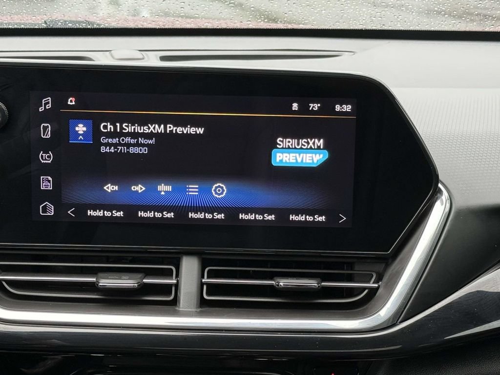 Used 2024 Chevrolet Trax RS w/ Sunroof Package FWD image 3