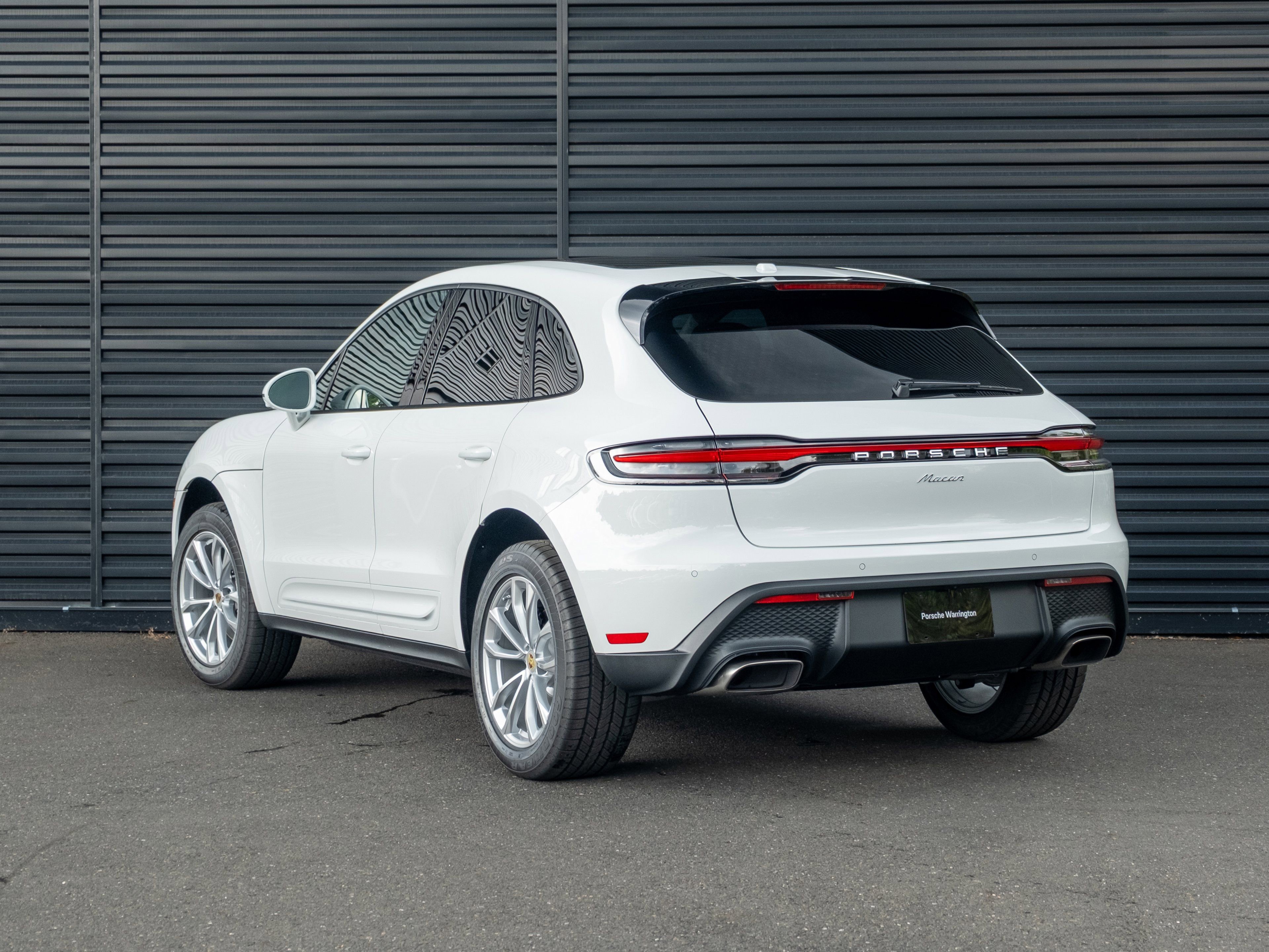 Certified 2026 Porsche Macan image 3