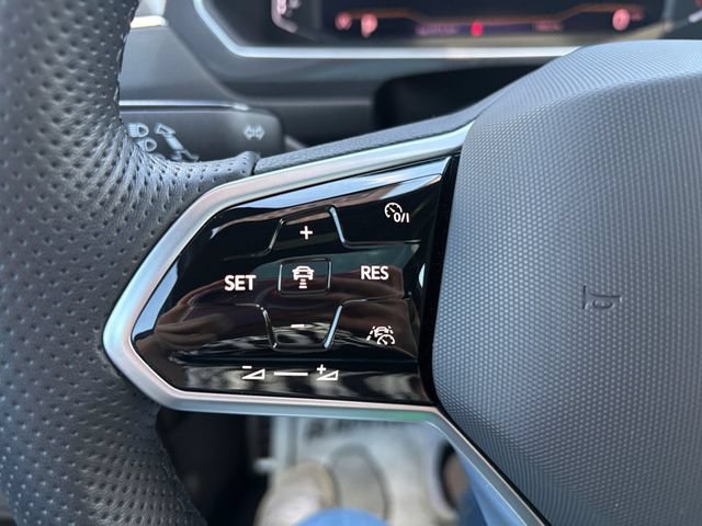 Used 2023 Volkswagen Tiguan SEL R-Line AWD/4WD image 27