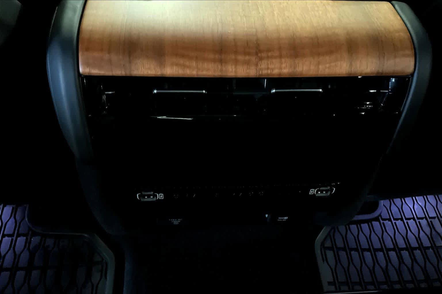 Used 2024 Jeep Grand Wagoneer Series III w/ Rear Seat Video Group 1 AWD/4WD image 33