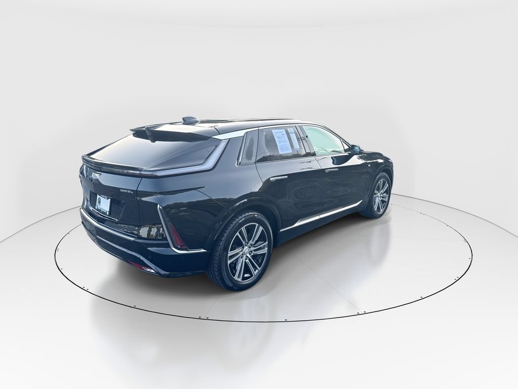 Used 2024 Cadillac Lyriq Luxury AWD/4WD image 8