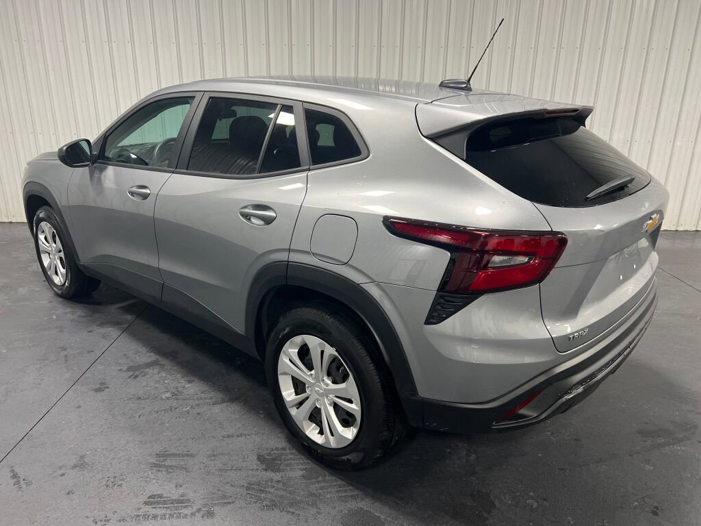 Used 2024 Chevrolet Trax LS w/ Driver Confidence Package image 16