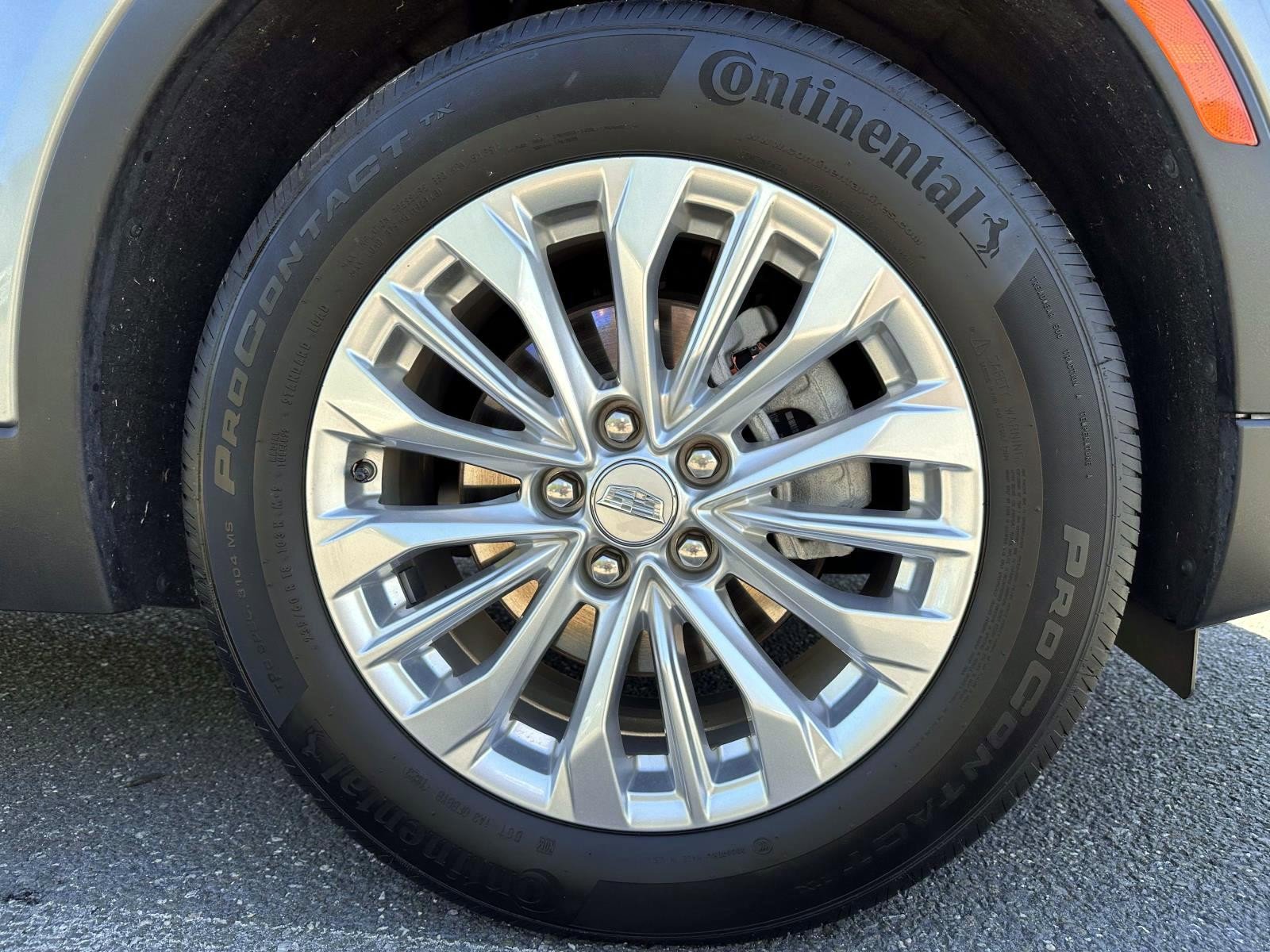Used 2024 Cadillac XT4 Luxury w/ Cold Weather Package FWD image 6