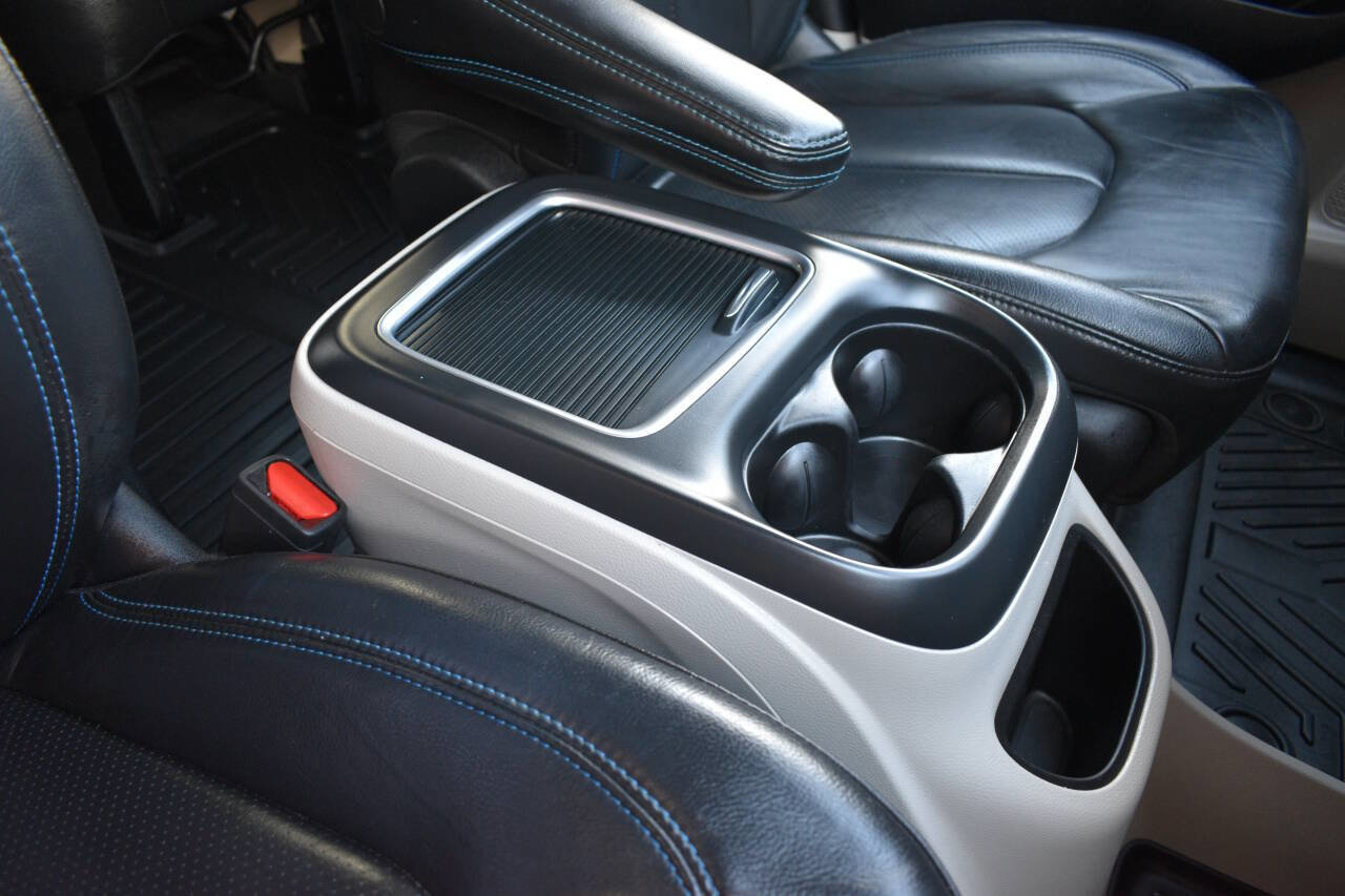 Used 2021 Chrysler Pacifica Touring-L image 29