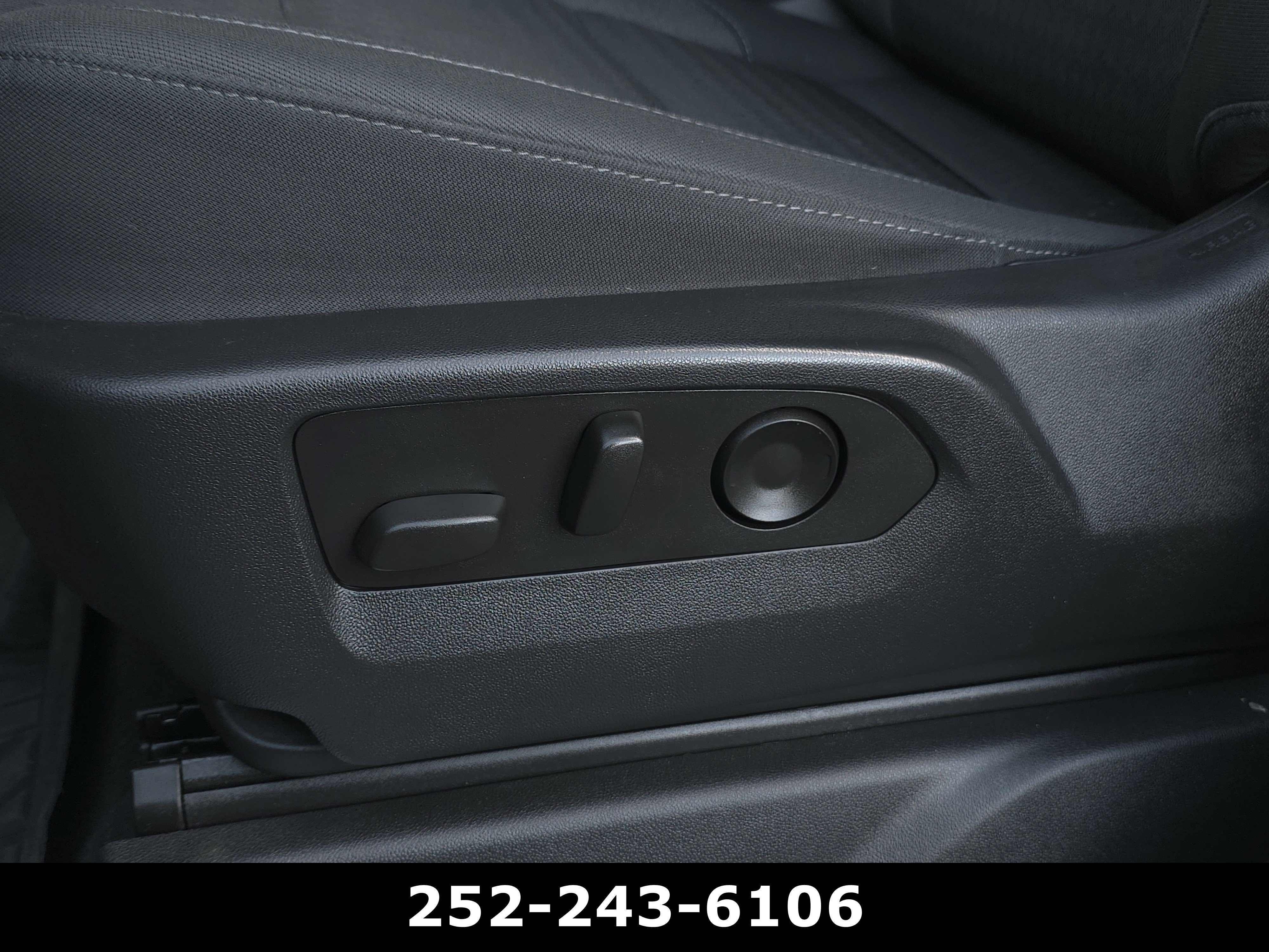 Used 2023 Chevrolet Silverado 1500 LT AWD/4WD image 12