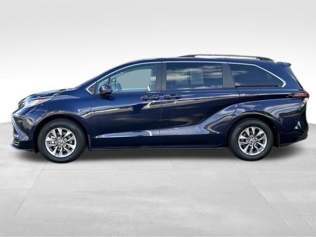 Certified 2023 Toyota Sienna LE FWD image 2