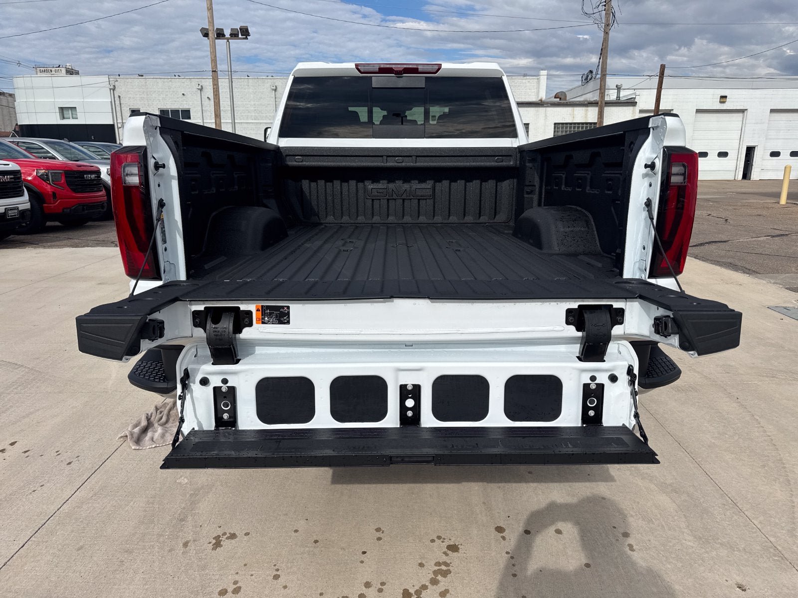 New 2026 GMC Sierra 3500 SLT w/ SLT Premium Package AWD/4WD image 26