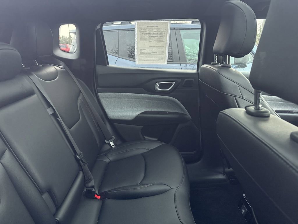 Used 2024 Jeep Compass Latitude w/ Sun and Sound Group image 11