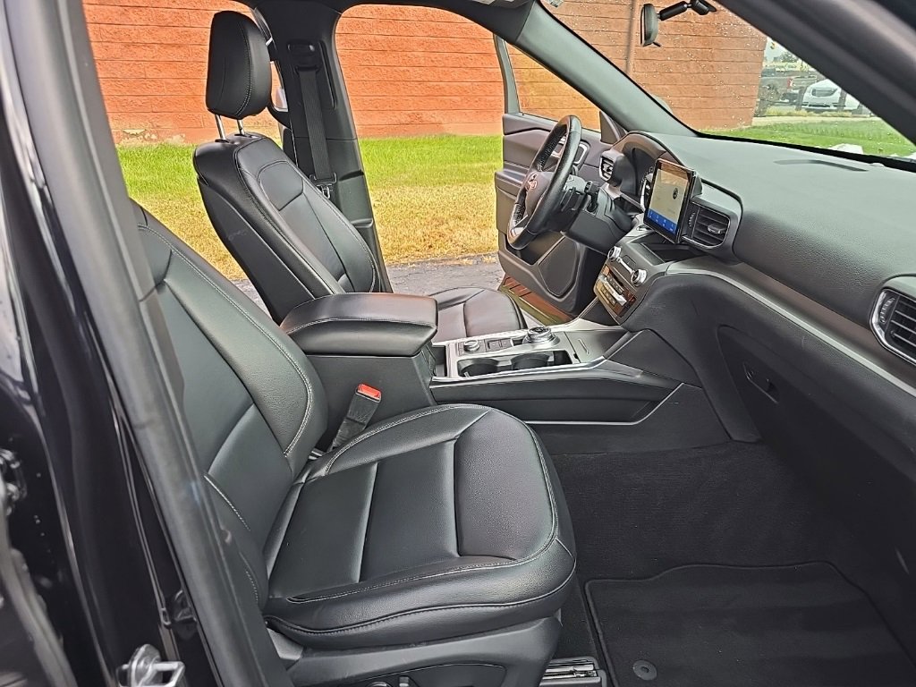 Used 2020 Ford Explorer XLT w/ Equipment Group 202A image 21