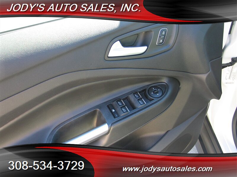 Used 2017 Ford C-MAX SE FWD image 3