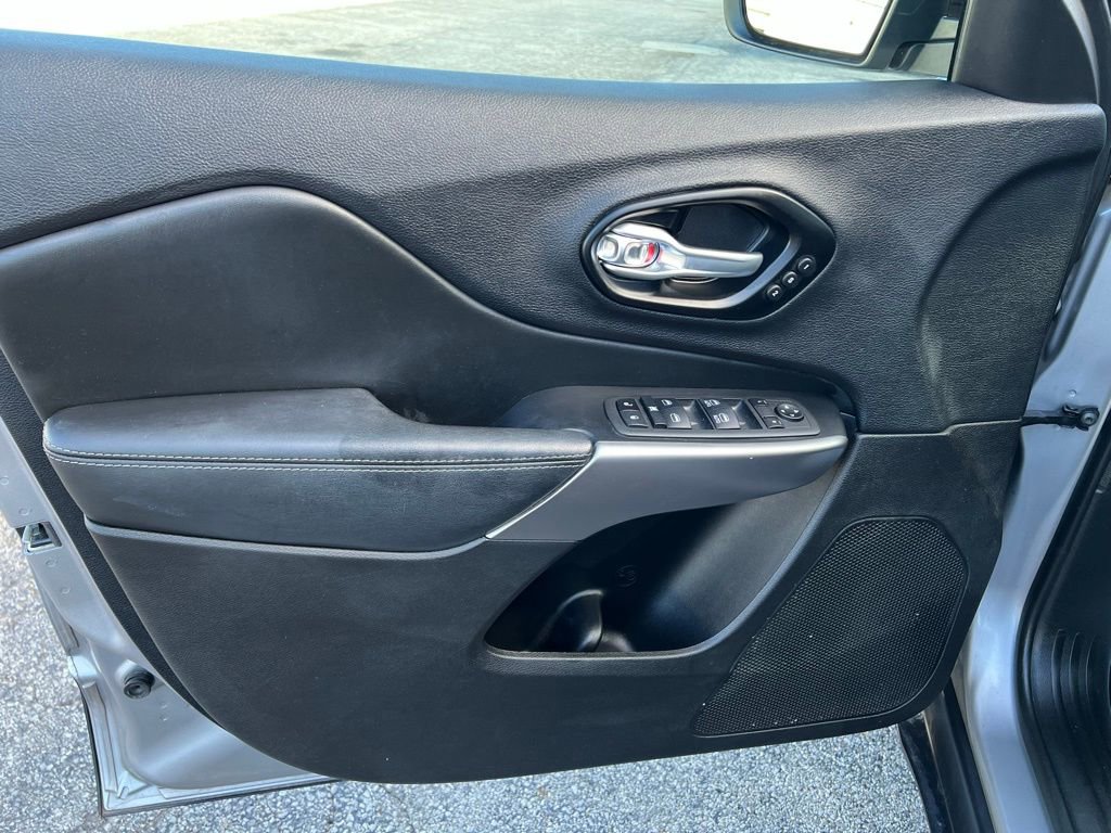 Used 2022 Jeep Cherokee Limited image 31