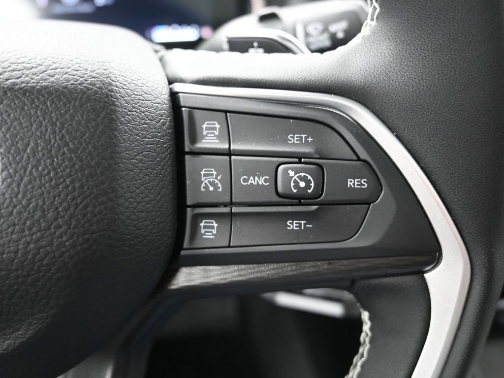 Used 2025 Jeep Grand Cherokee L Altitude image 25