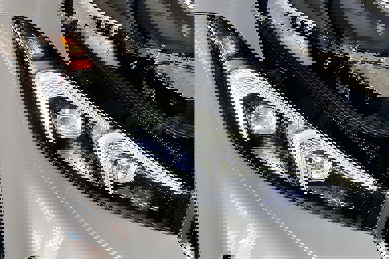 Used 2025 BMW 330i Sedan w/ Premium Package image 21