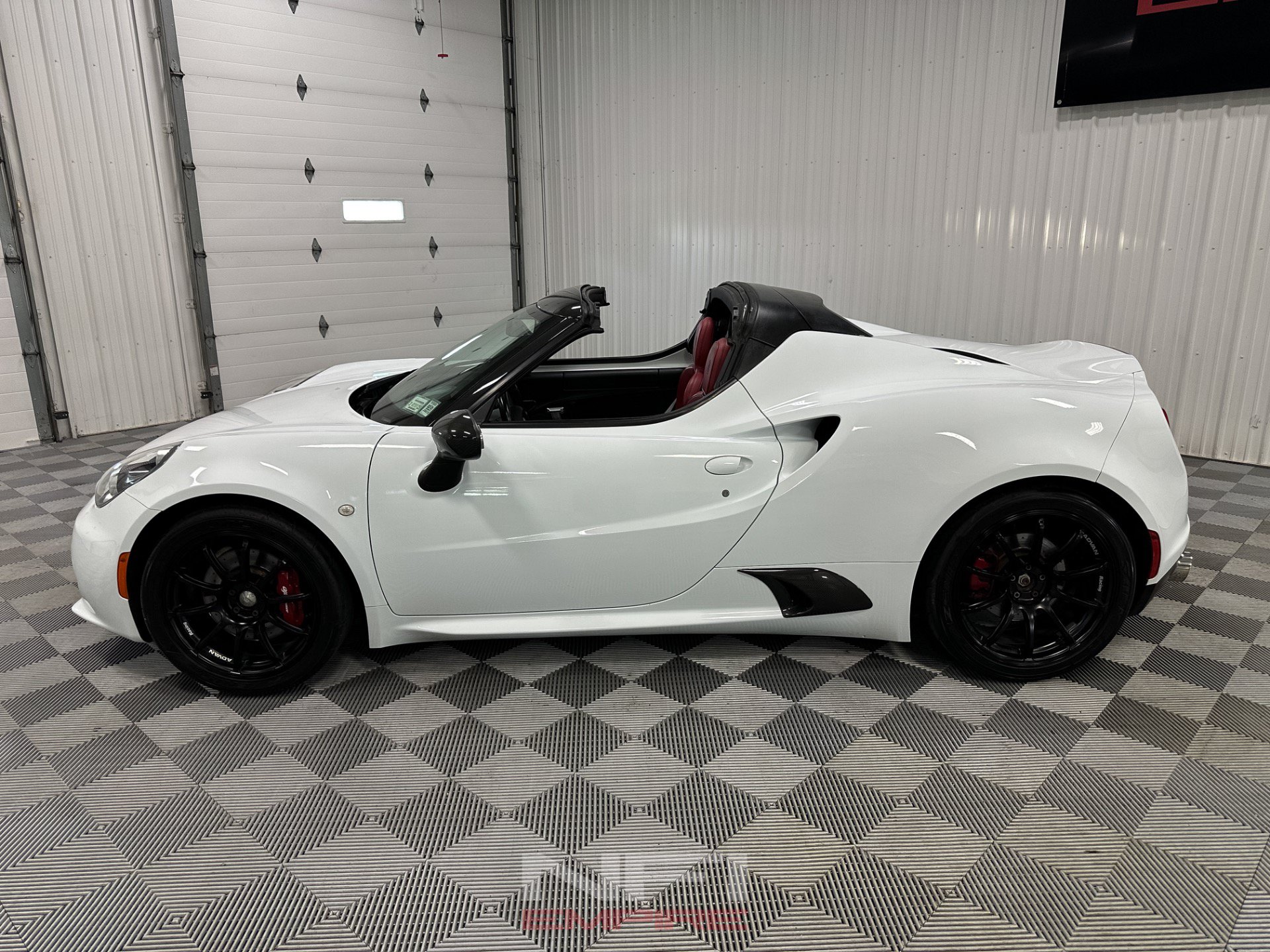 Used 2016 Alfa Romeo 4C Spider w/ Spider Track Package 3 RWD image 3