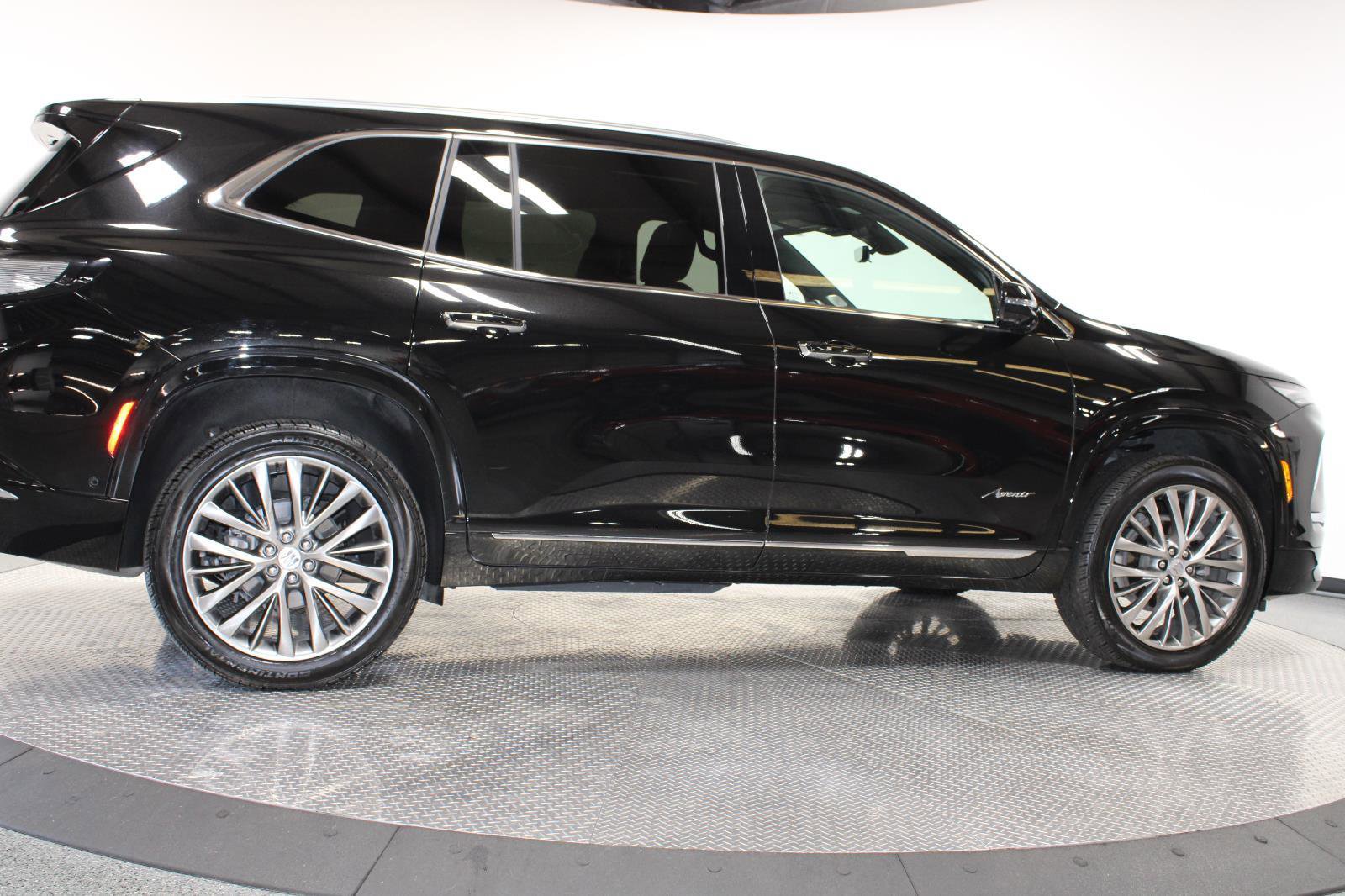 Used 2025 Buick Enclave Avenir w/ Super Cruise Package AWD/4WD image 13