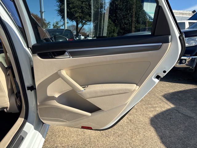 Used 2017 Volkswagen Passat 1.8T R-Line image 16