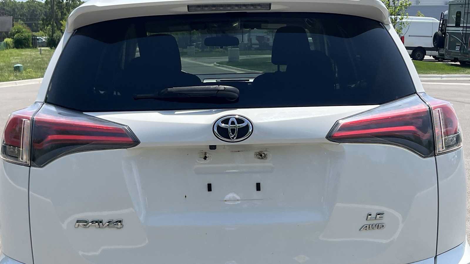 Used 2017 Toyota RAV4 LE AWD/4WD image 19