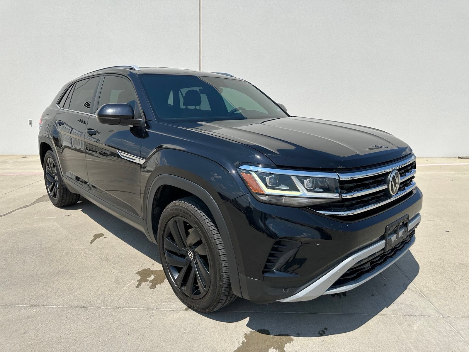 Used 2022 Volkswagen Atlas Cross Sport SE AWD/4WD image 1