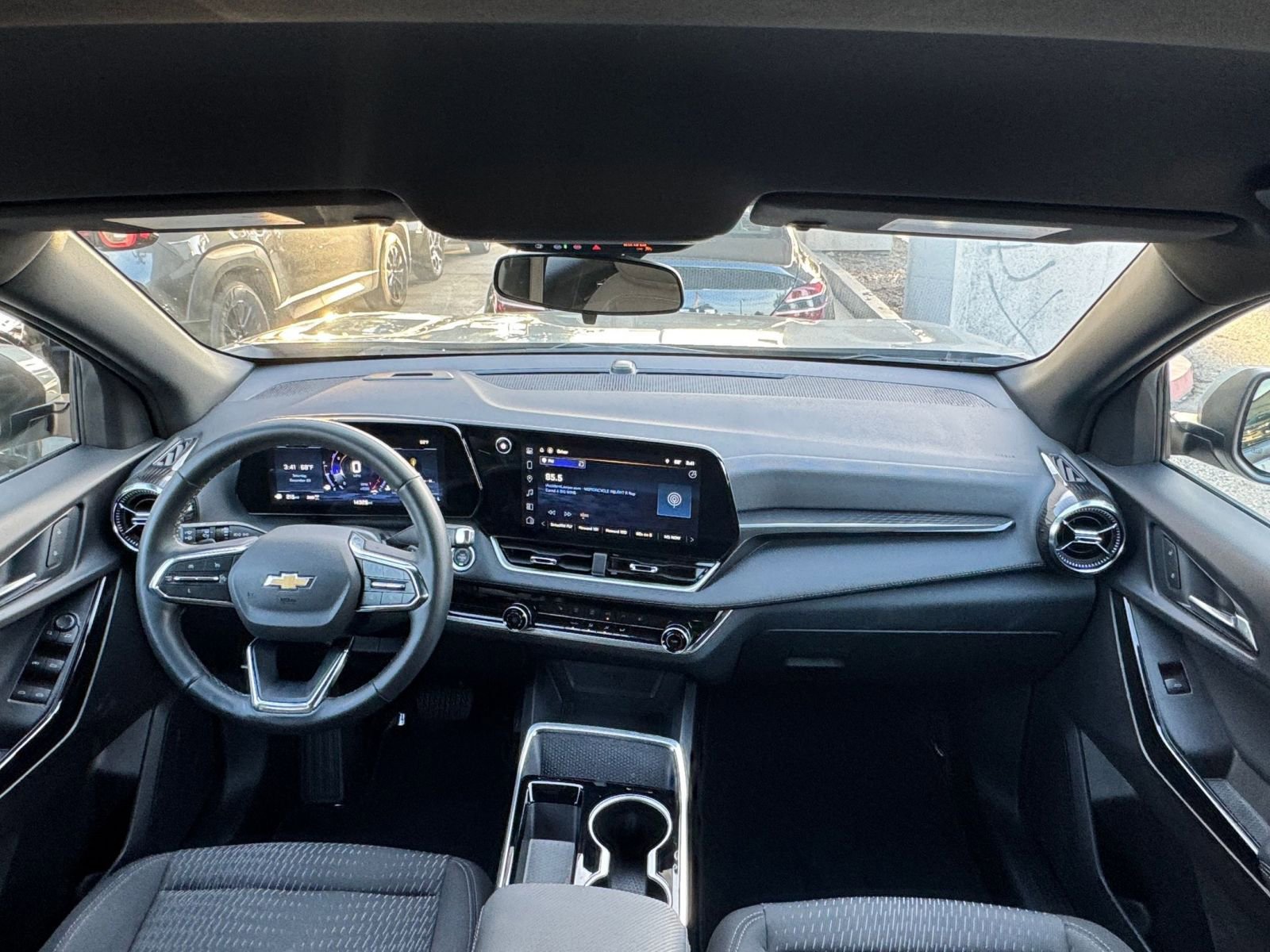 Used 2025 Chevrolet Equinox LT image 32