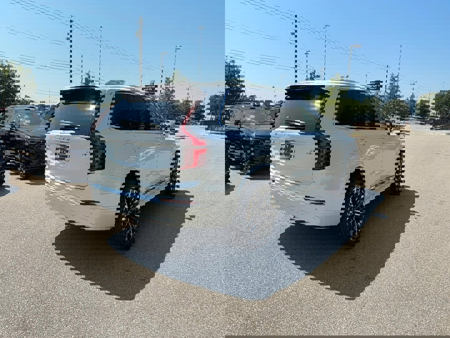 Used 2025 Volvo XC90 B6 Core w/ Climate Package image 6