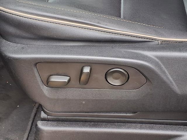 Used 2022 GMC Yukon SLT w/ SLT Premium Package image 4