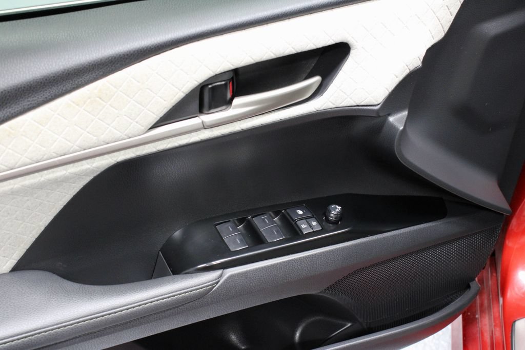 Used 2025 Toyota Camry XLE AWD/4WD image 23