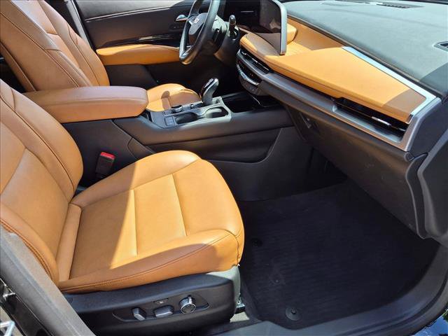 Used 2023 Cadillac XT4 Luxury w/ Driver Awareness Package FWD image 21