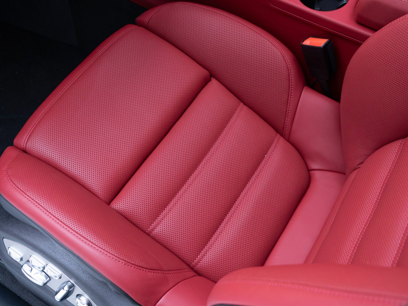 New 2026 Porsche Macan S image 17